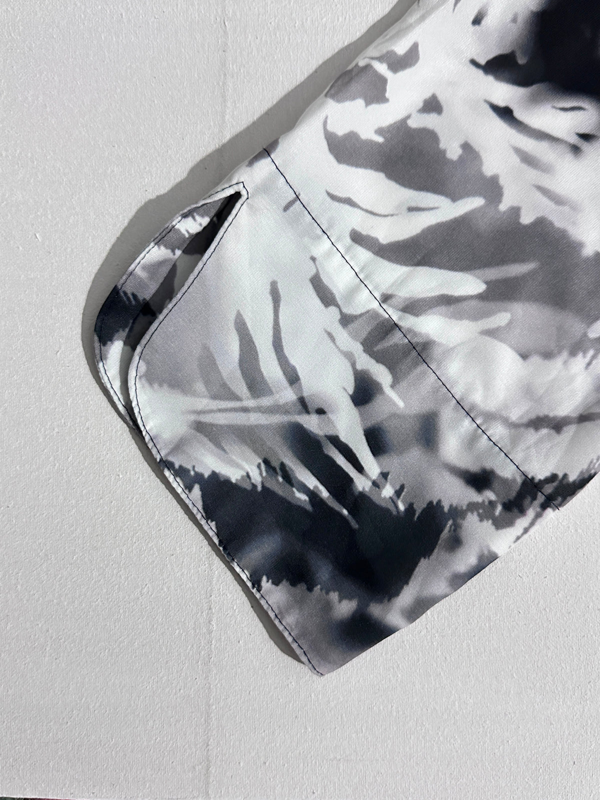 Monochromatic Abstract Ink-Print Tailored Blazer Top