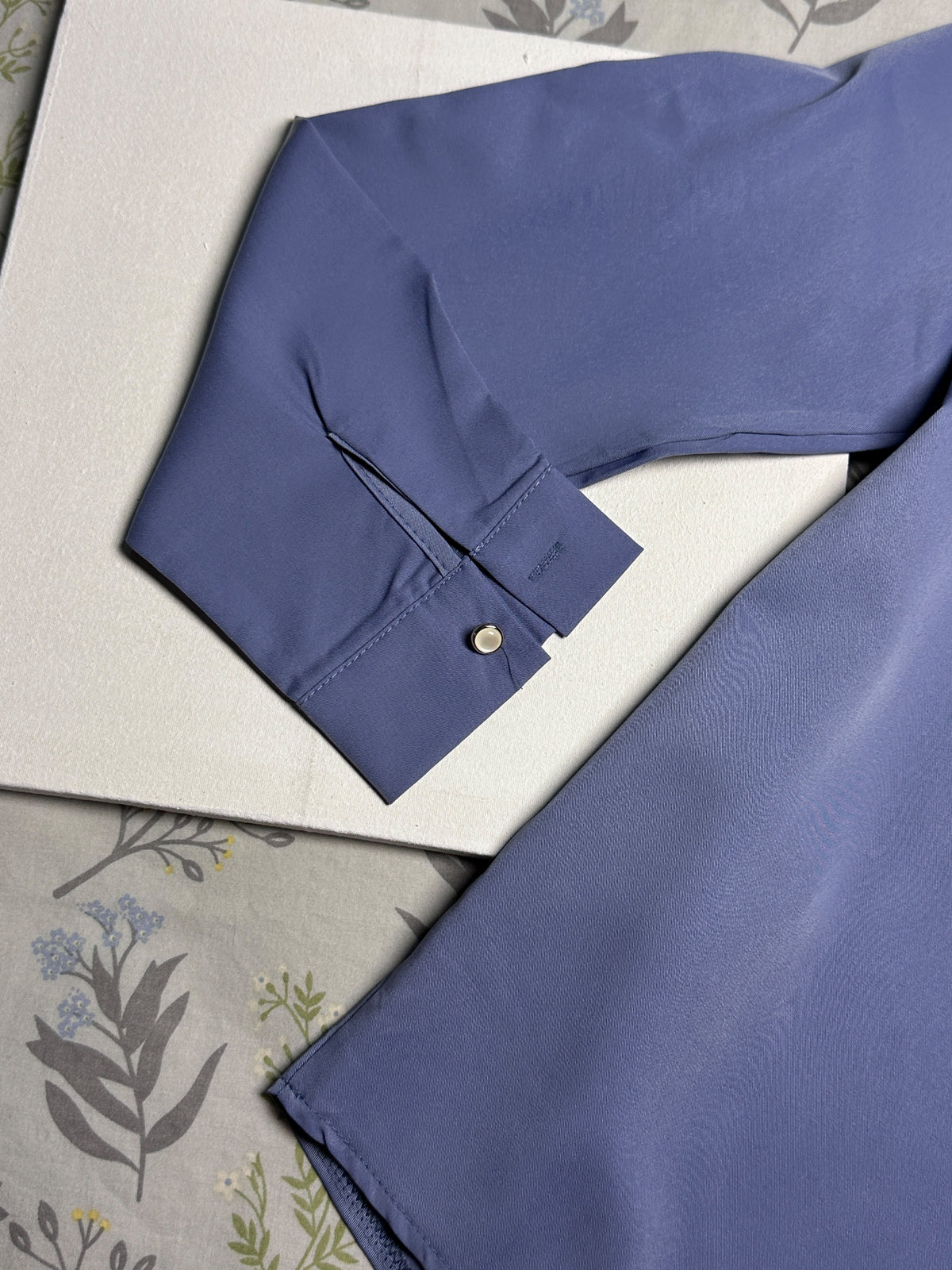 Long-Sleeve Workwear Shirt in Pastel Blue
