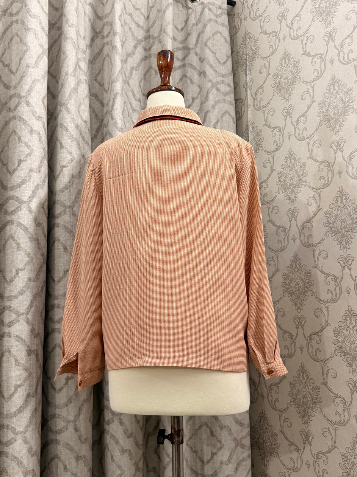 Casual Long-Sleeve Button-Down Top with Lapel Collar