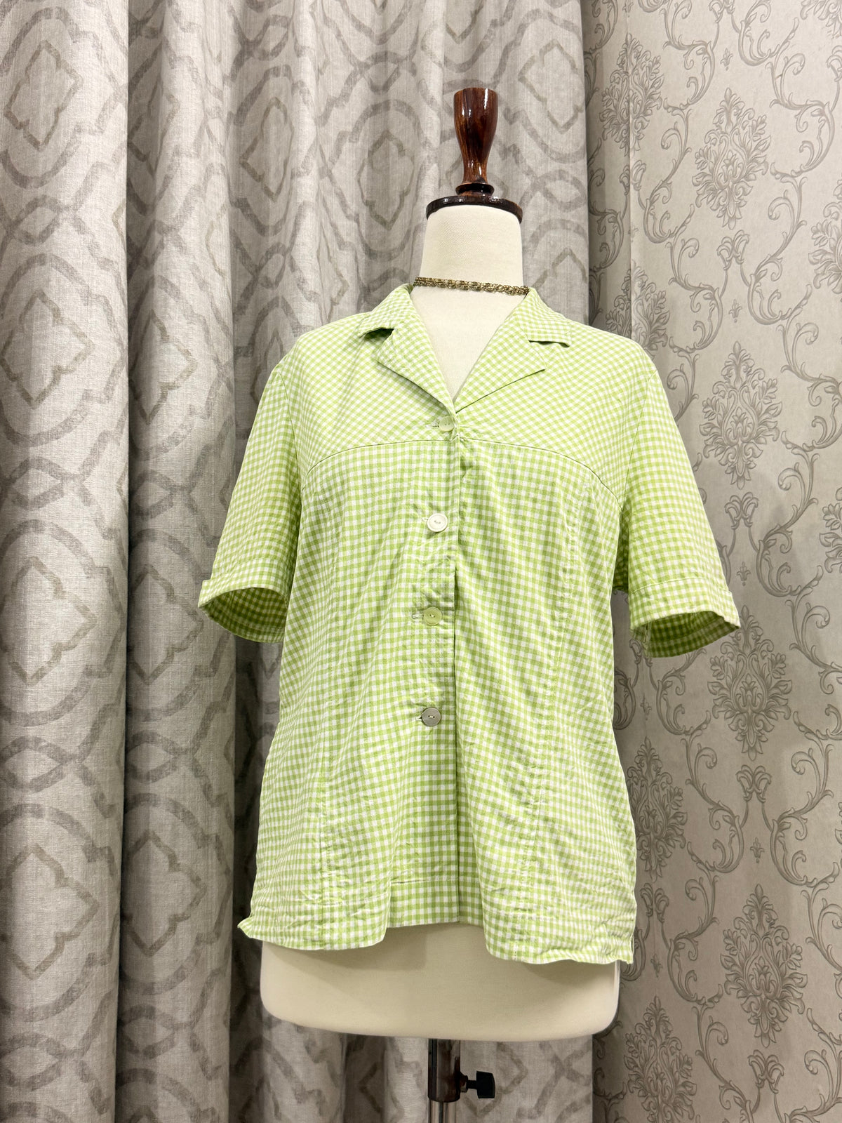 Casual Plaid Top with Short Sleeves and Collar