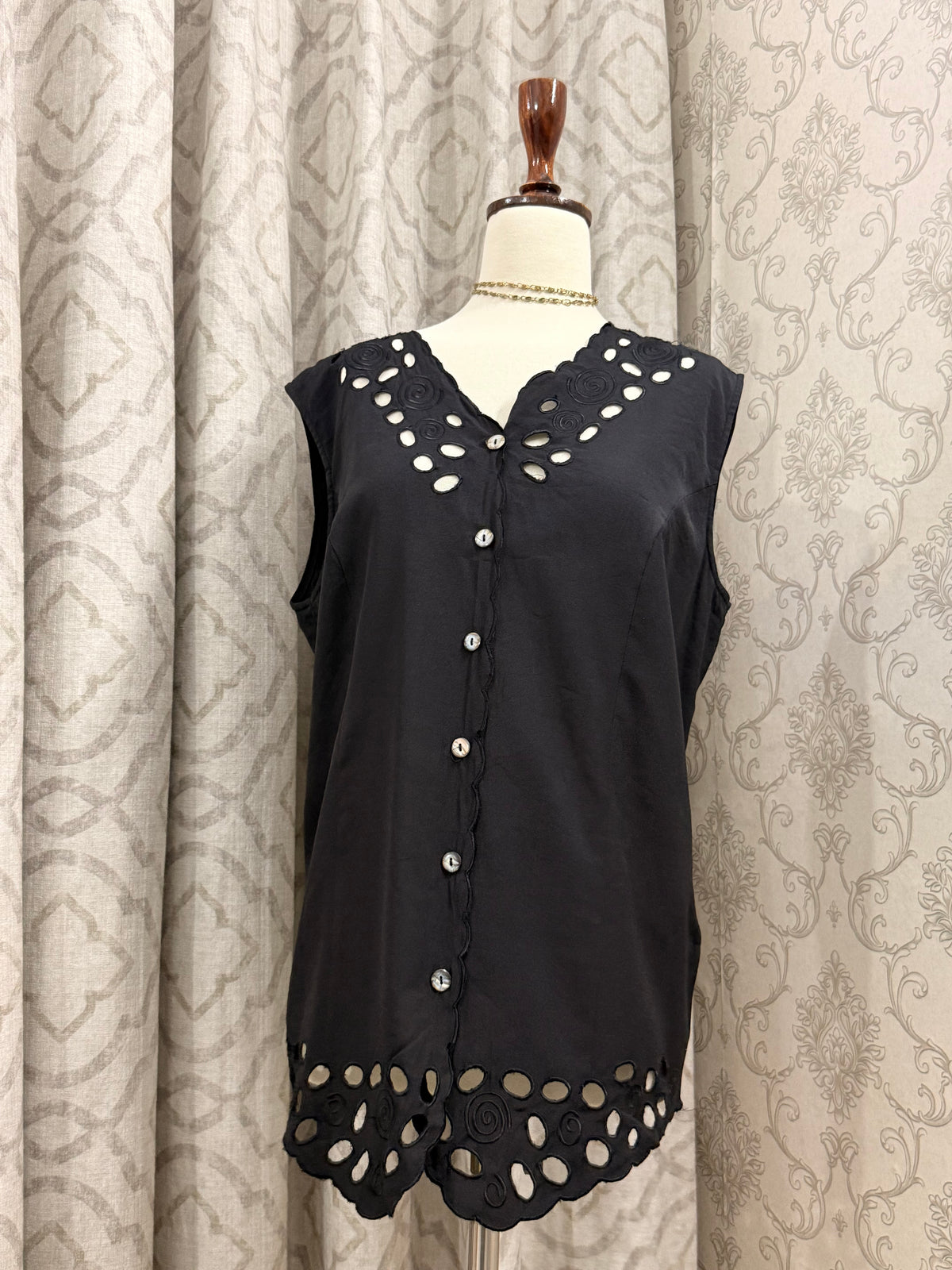Summer Black Cutout Embroidered Sleeveless Top