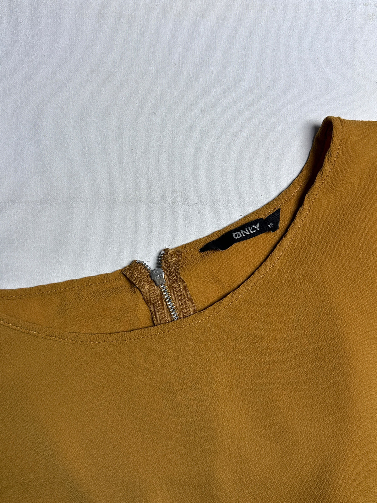 Summer Basic Top with Curved Hem in Yellow-Brown
