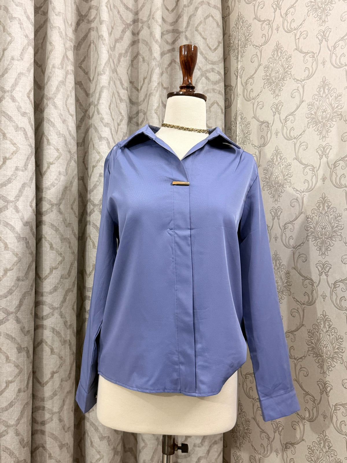 Long-Sleeve Workwear Shirt in Pastel Blue