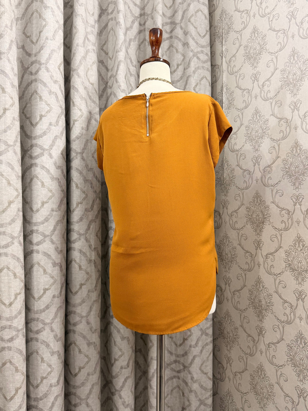 Summer Basic Top with Curved Hem in Yellow-Brown