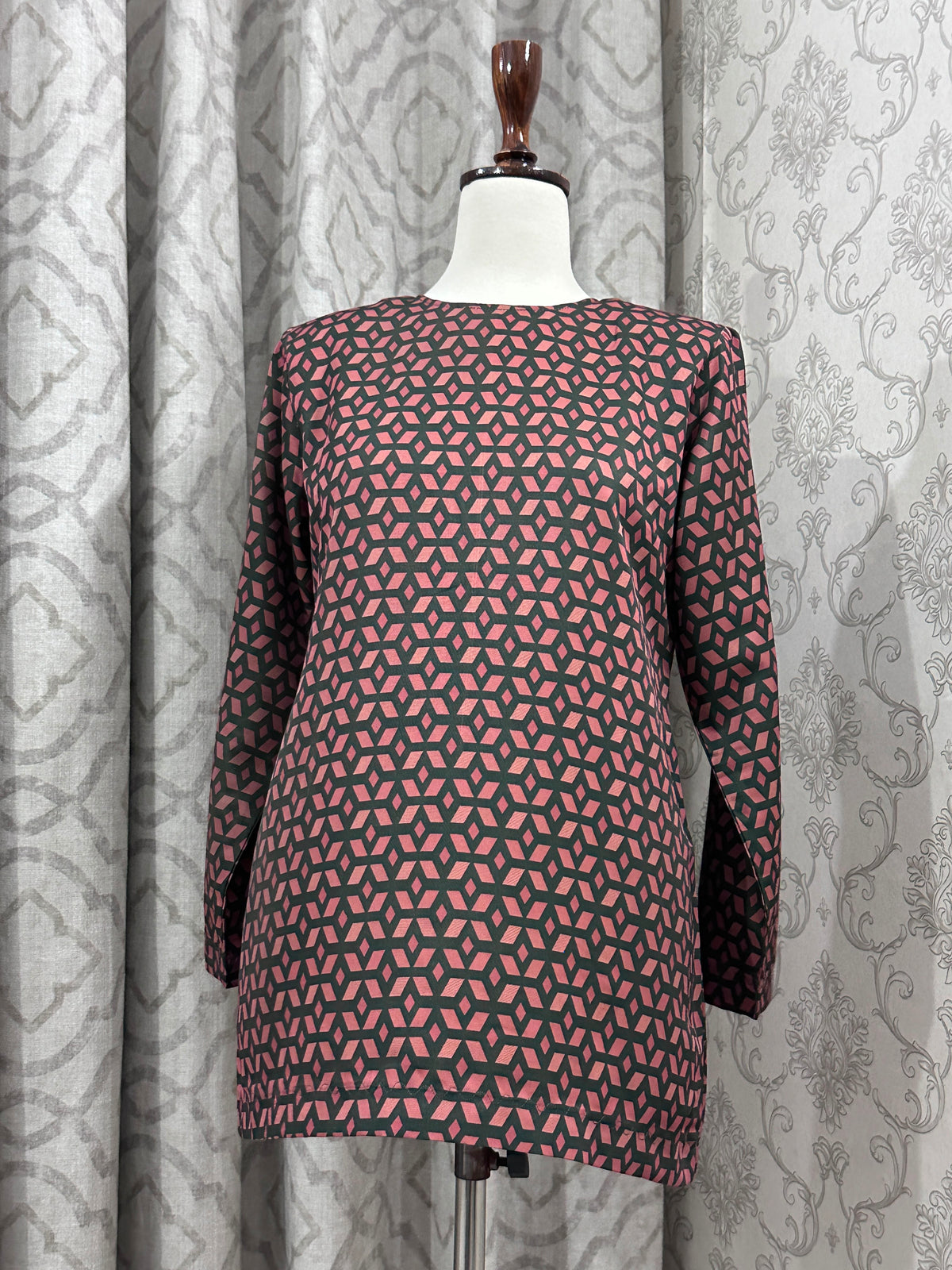 Geometric Geometric Print Long Sleeve Top – Pink & Charcoal Crewneck Tunic Blouse