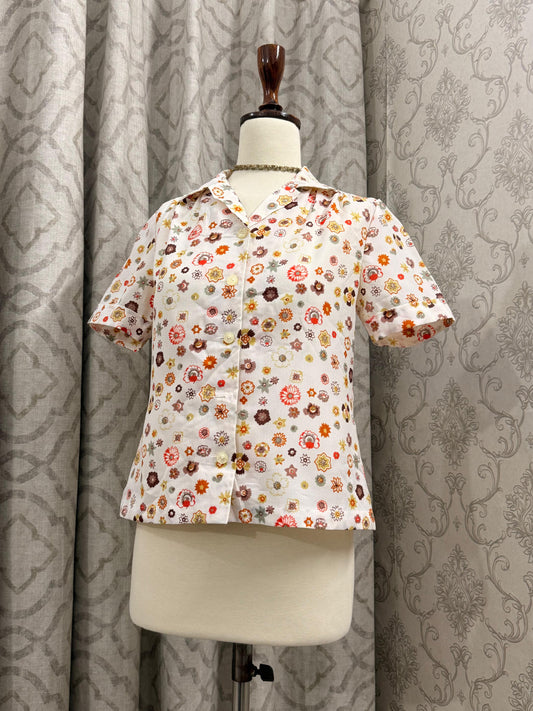 Retro Floral Motif Short Sleeve Button-Front Shirt with Folded Cuffs