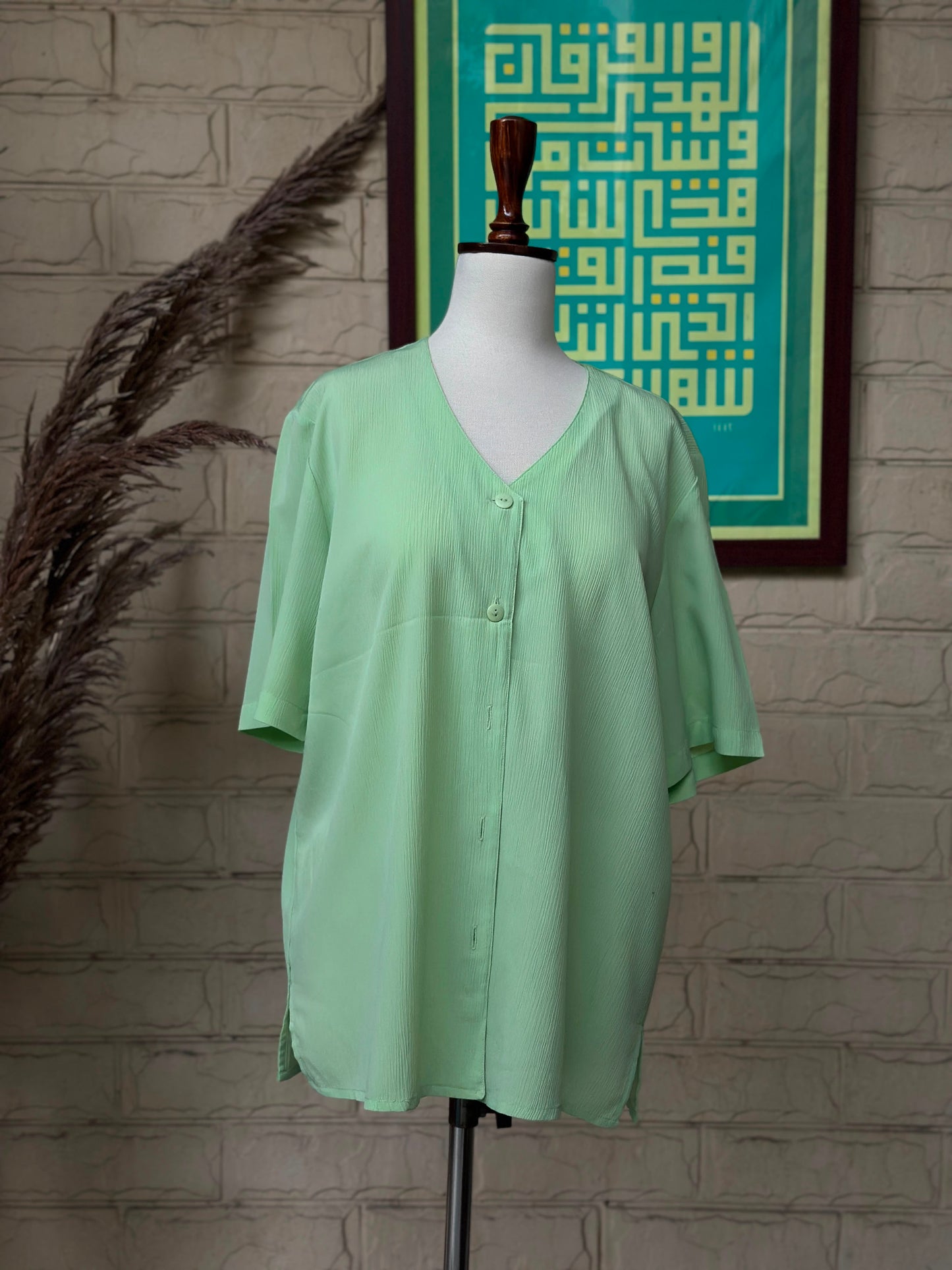 Ribbed V-Neck Short Sleeve Button-Down Top in Parrot Green
