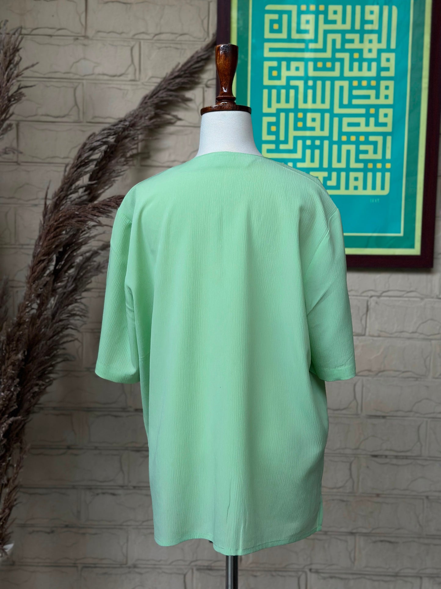 Ribbed V-Neck Short Sleeve Button-Down Top in Parrot Green