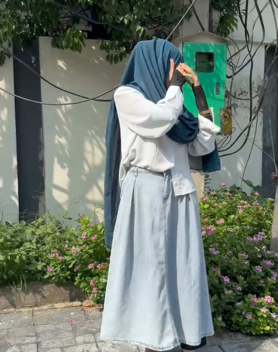 Light Blue A-Line Pleated Denim Maxi Skirt - High Rise