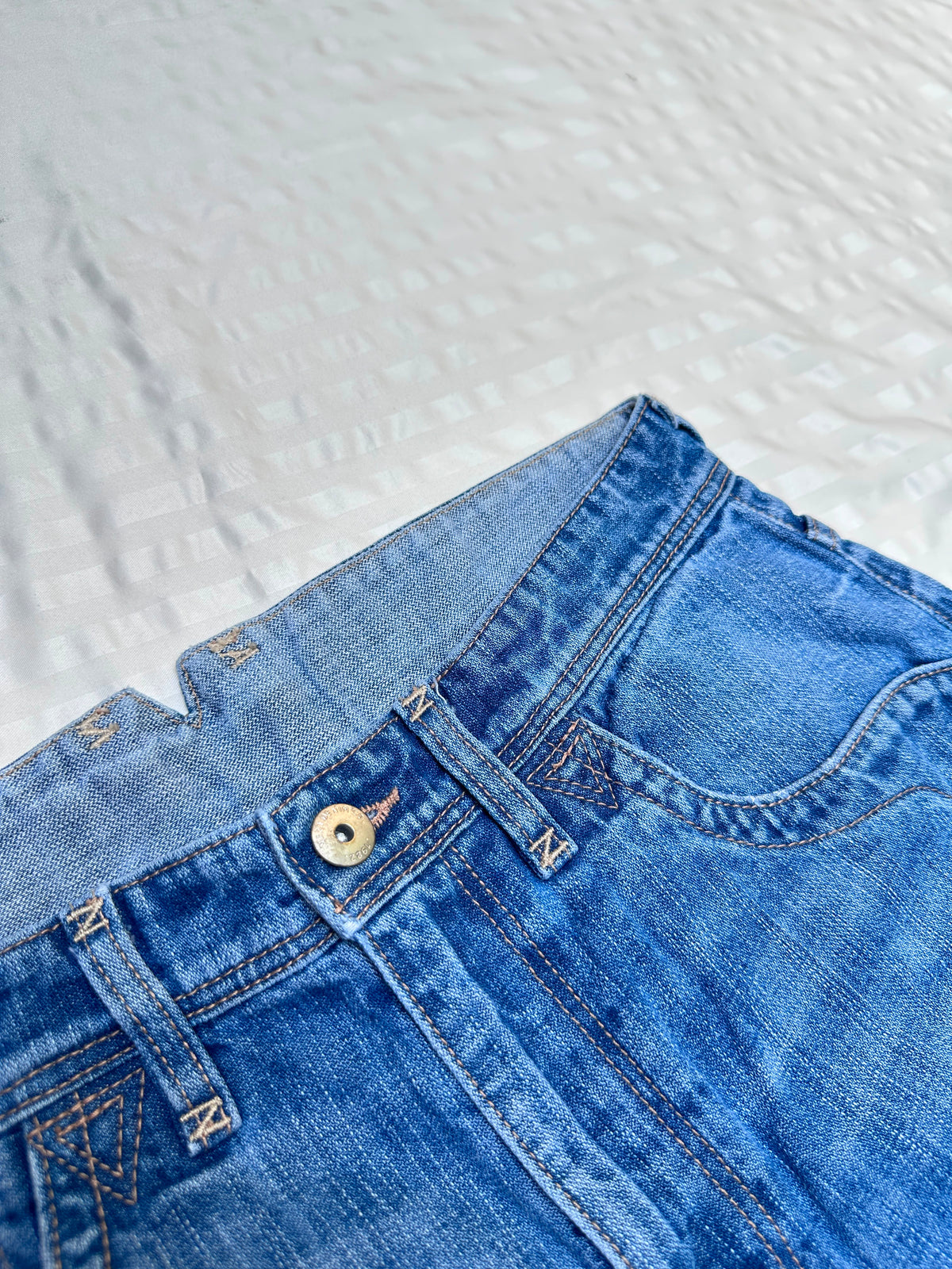 Light Wash Balloon Jeans with Vintage Fade