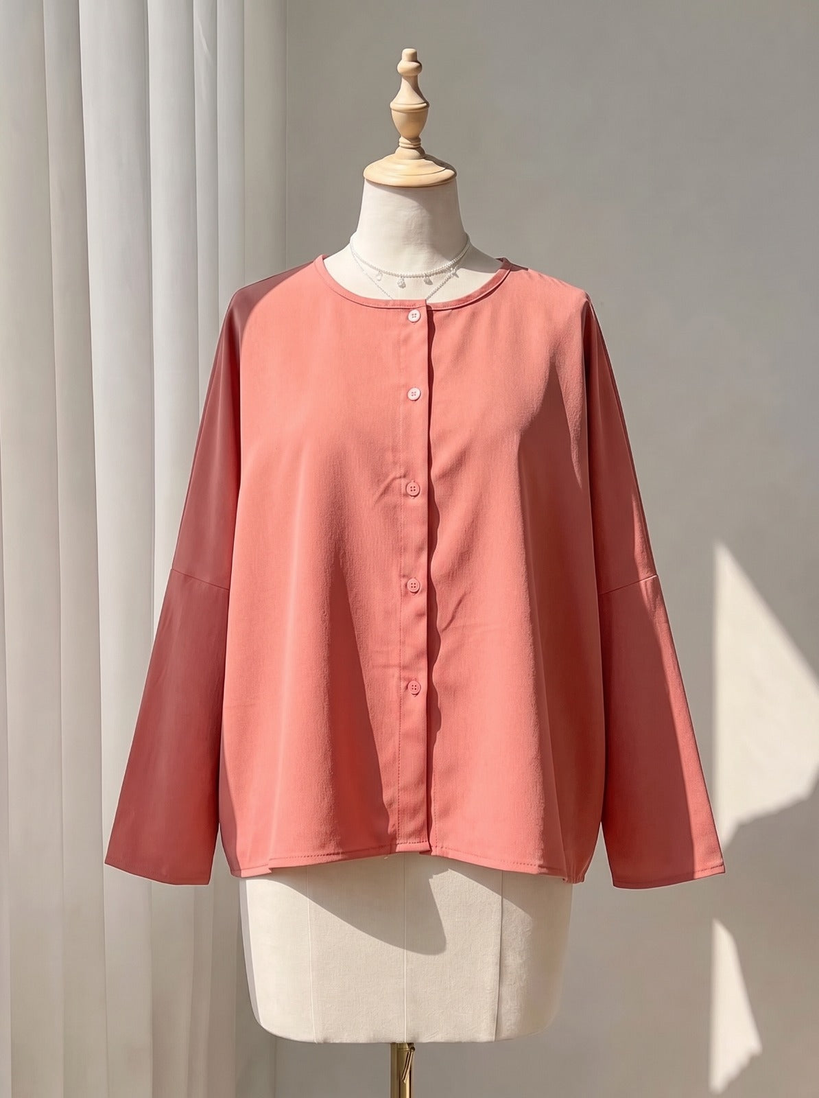 Minimalist Dusty Rose Crewneck Shirt with Drop-Shoulder Wide Sleeves