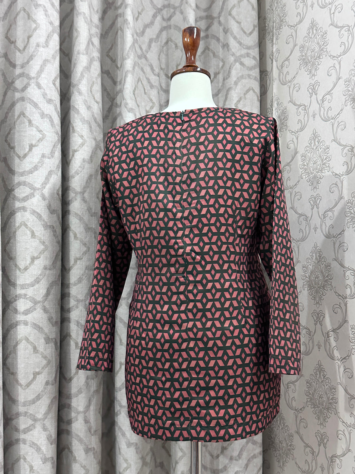 Geometric Geometric Print Long Sleeve Top – Pink & Charcoal Crewneck Tunic Blouse