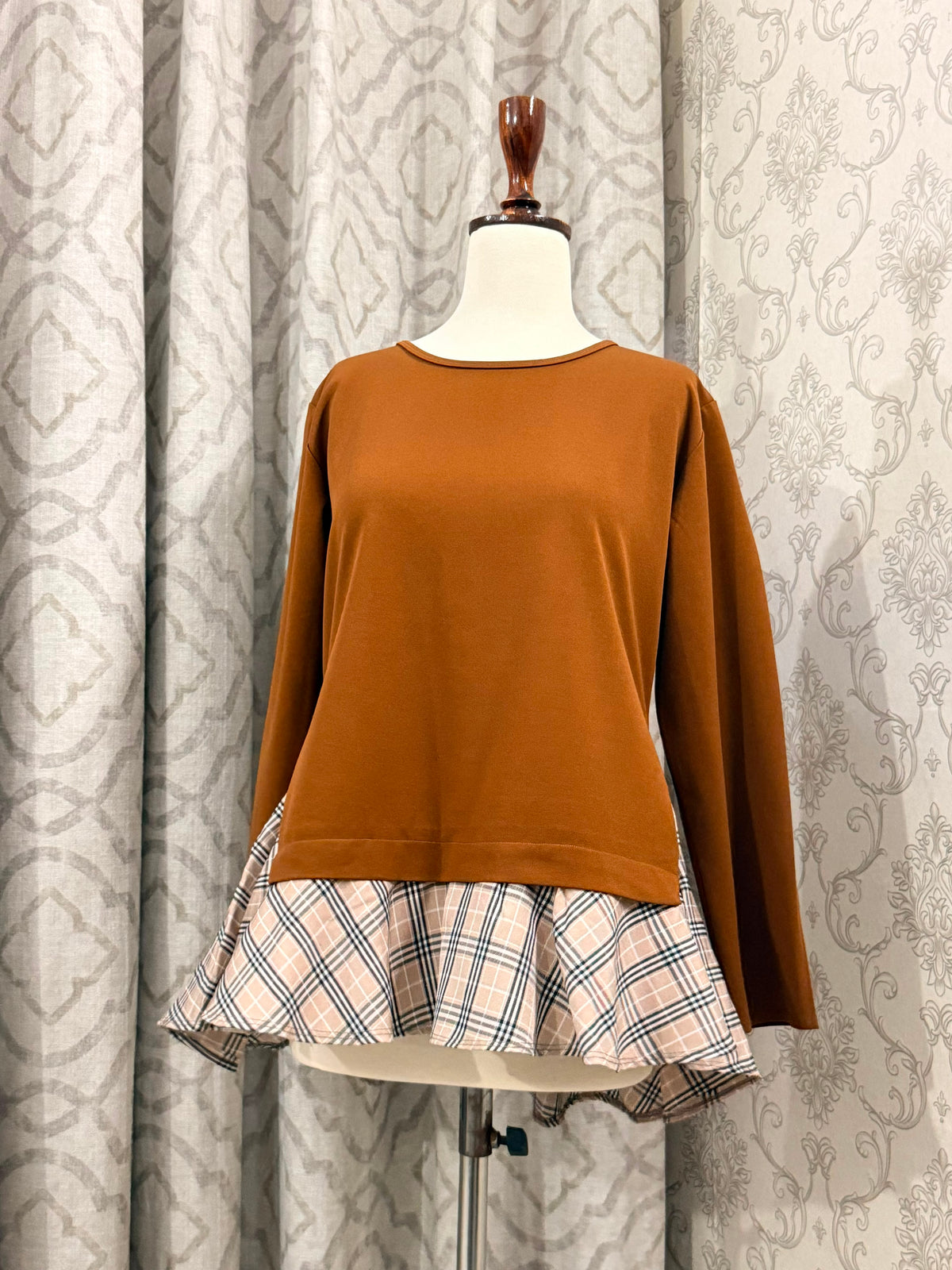 Chic Terracotta Crewneck Top with Plaid Contrast Flare Hem
